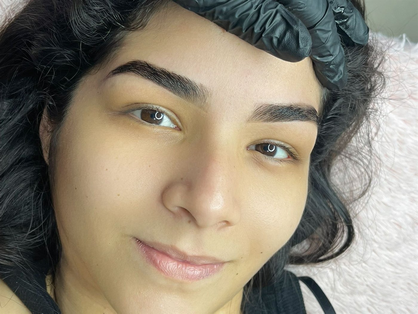 Resultado de design de sobrancelhas com henna